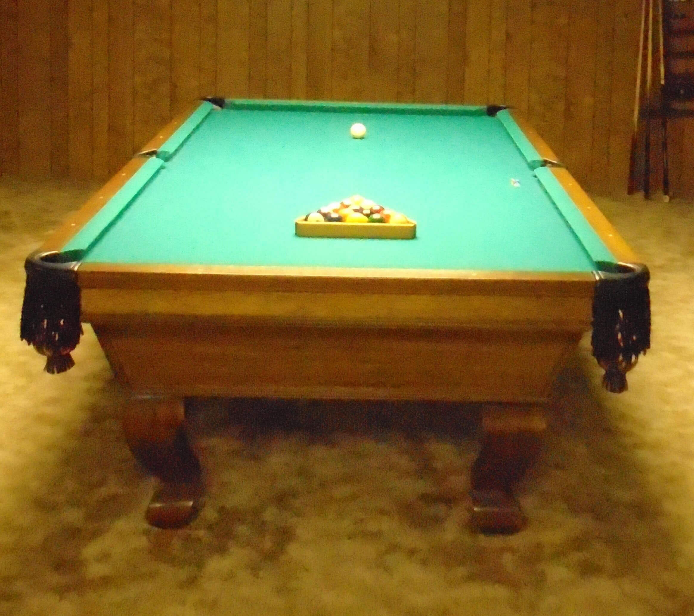 9 foot pool table